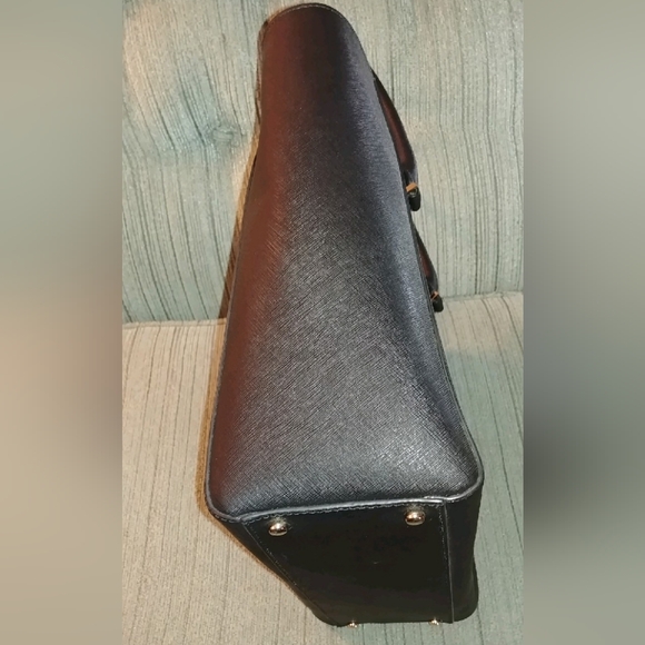 Kate Spade New York leather purse. - Picture 7 of 15